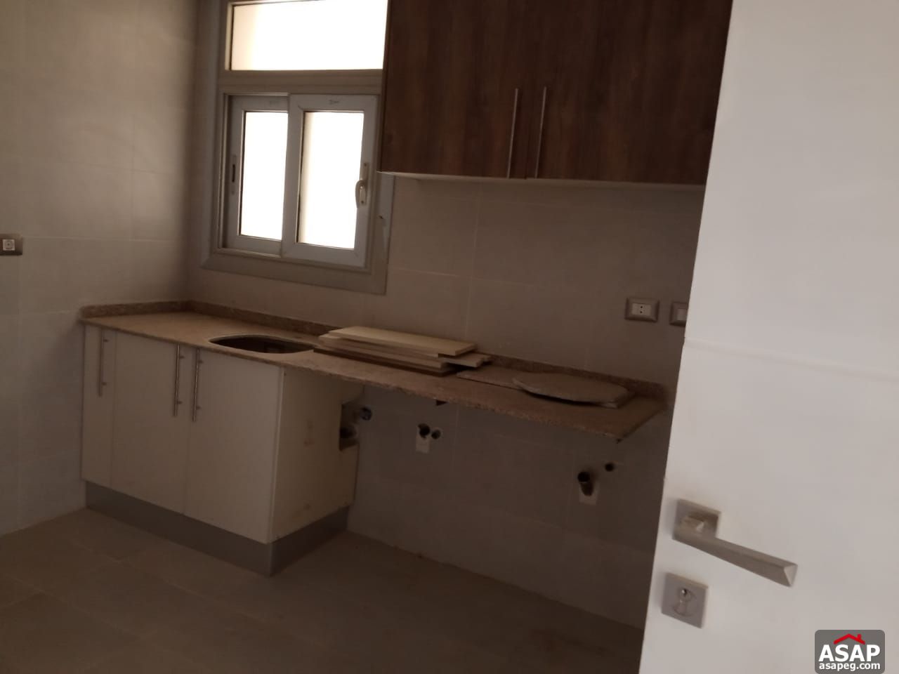 Ground Floor for Rent in Village Gate