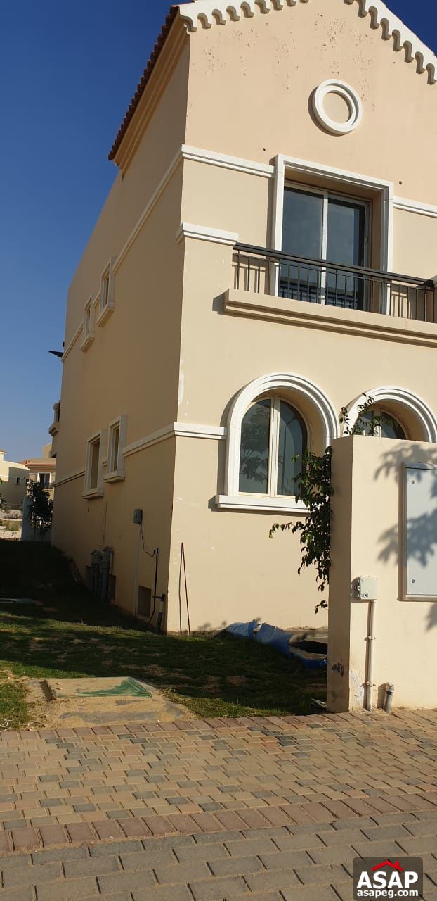 Stand Alone for Sale in Hyde Park Compound Stand Alone for Sale in Hyde Park Compound