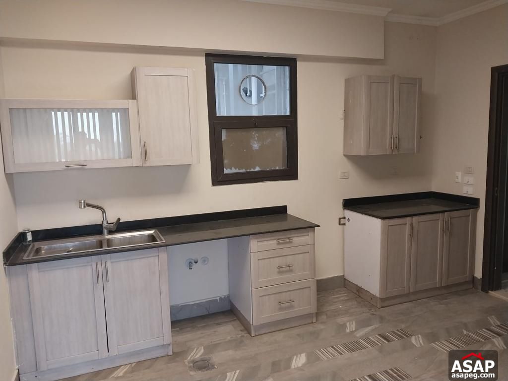 Triplex with Garden for Rent in Eastown Triplex with Garden for Rent in Eastown