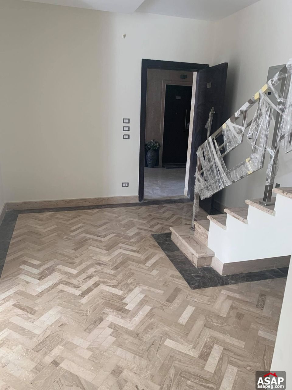 Duplex with Garden for Rent in Eastown Duplex with Garden for Rent in Eastown