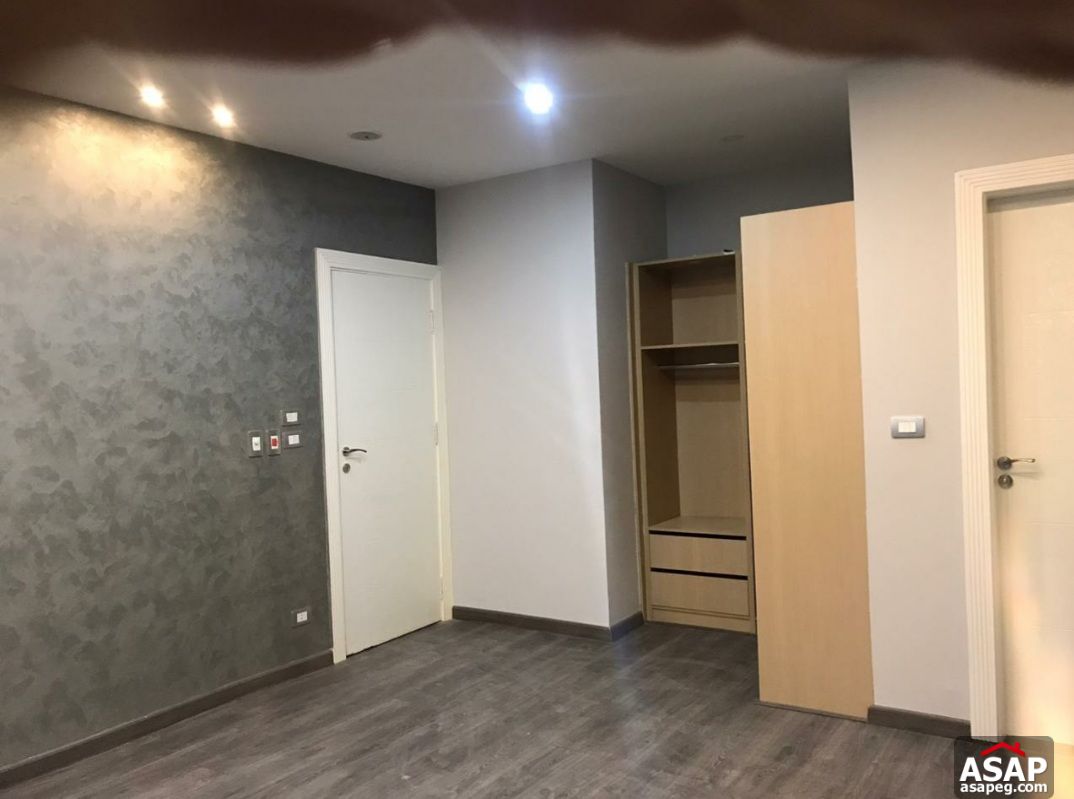 Apartment for Sale in Courtyard Compound Apartment for Sale in Courtyard Compound