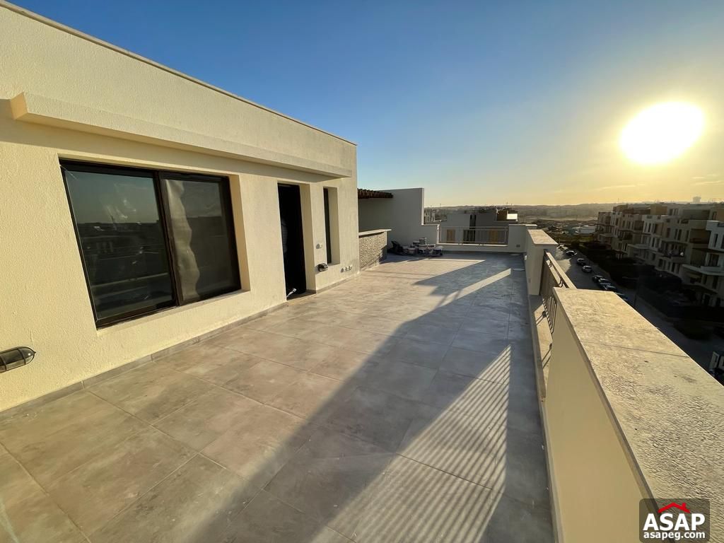 Triplex for Rent in Eastown Compound Triplex for Rent in Eastown Compound