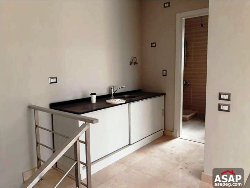 Penthouse with Parking for Rent in Village Gate