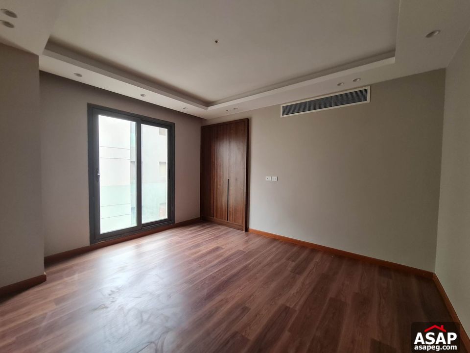 Apartment with Lake View for Rent in Silver Palm Apartment with Lake View for Rent in Silver Palm