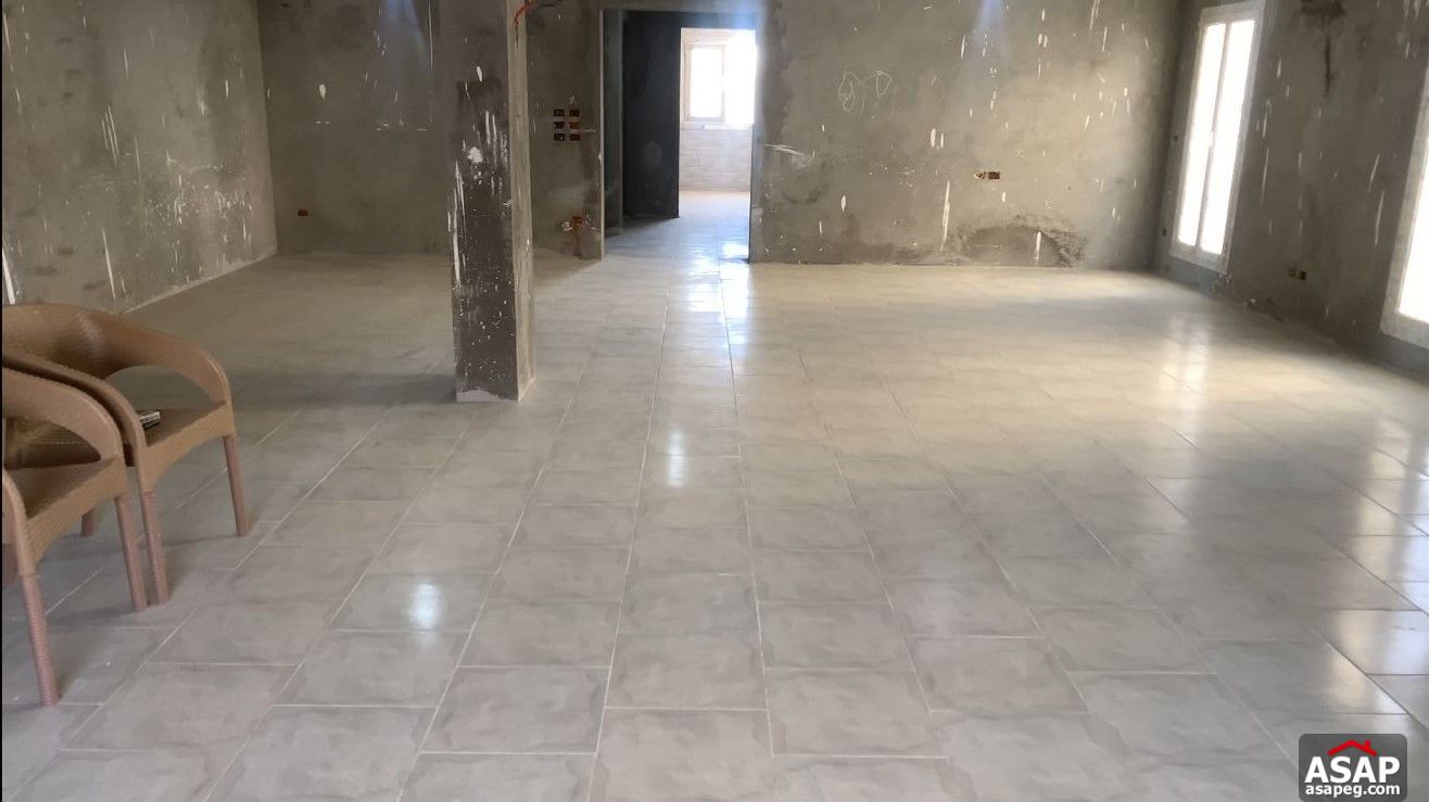 Apartment with Pool View for Sale in Mountain View Hyde Park