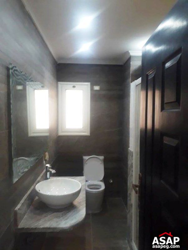 Apartment with Pool View in Mountain View Apartment with Pool View in Mountain View