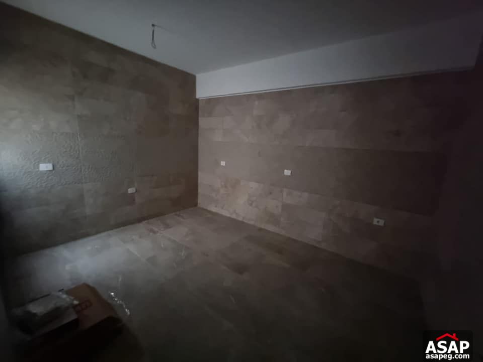 Nice Apartment with Landscape View for Rent in Fifth Square