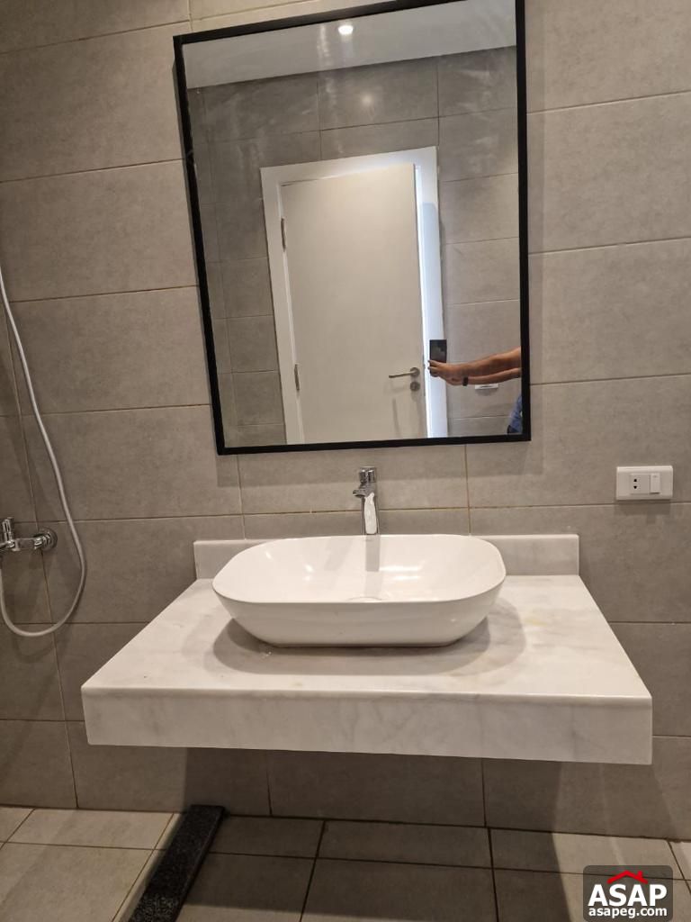 Apartment in Village Gate Palm Hills