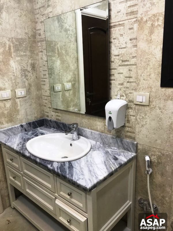 Apartment with Garden for Rent in Eastown Apartment with Garden for Rent in Eastown