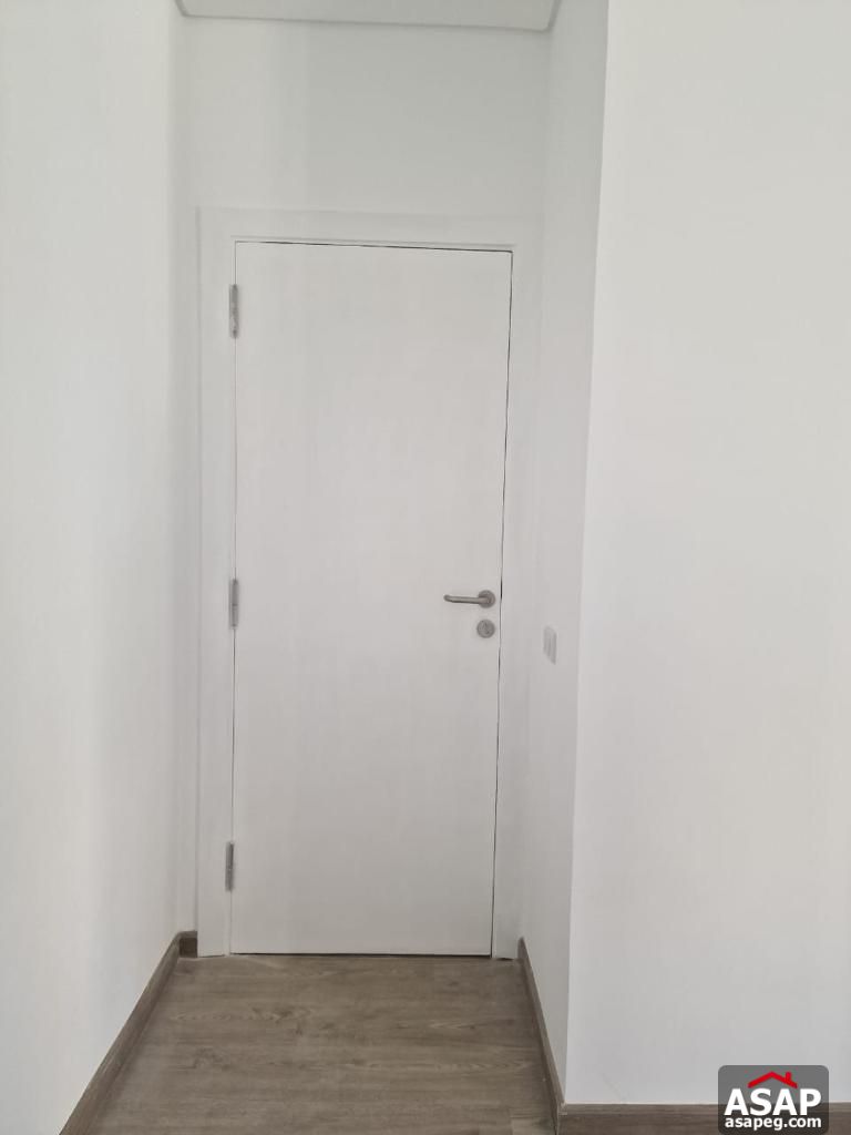 Apartment in Village Gate Palm Hills