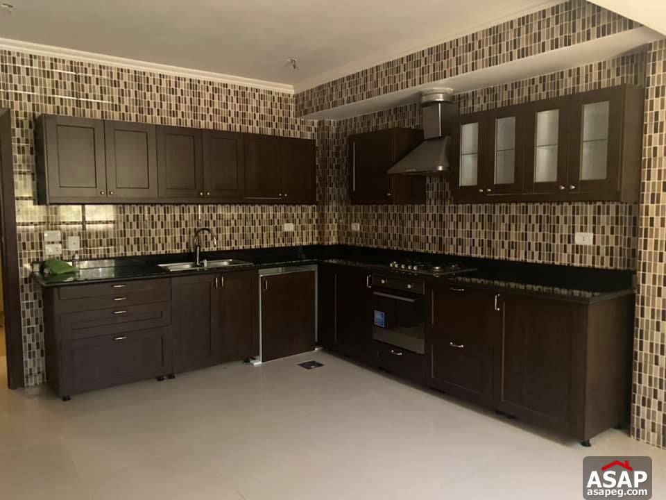 Stand Alone with Swimming Pool for Sale in Beverly Hills