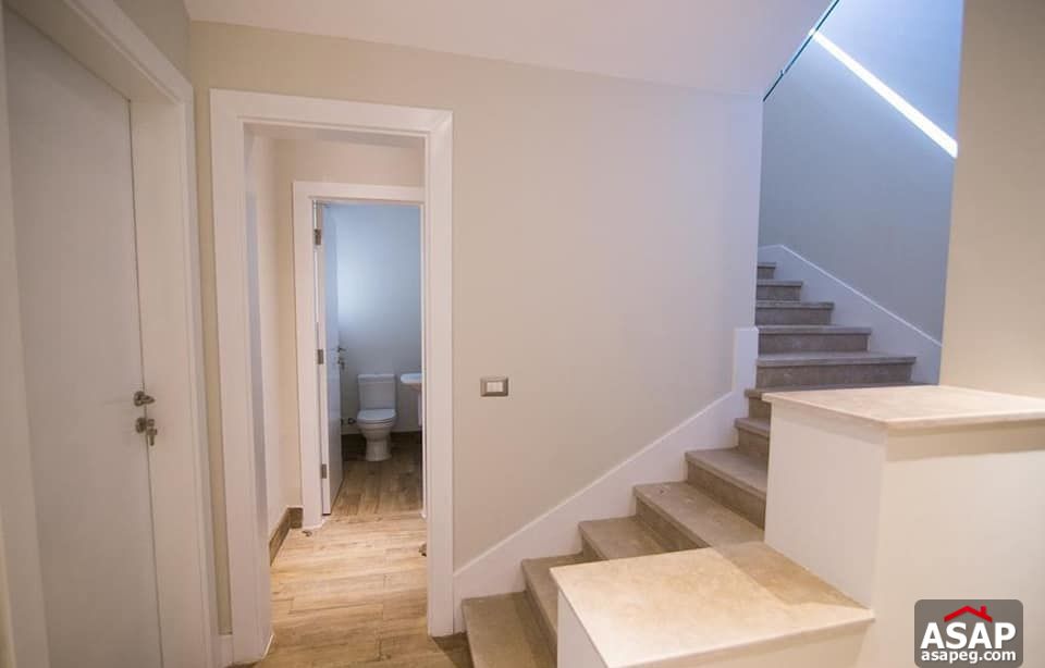 Duplex with Garden for Rent in Village Avenue Duplex with Garden for Rent in Village Avenue