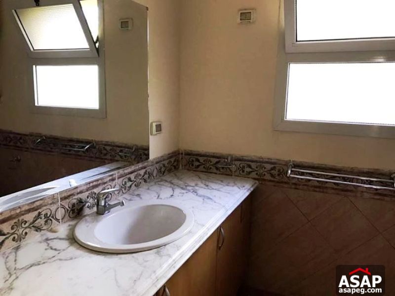 Villa with Swimming Pool for Rent in New Cairo Villa with Swimming Pool for Rent in New Cairo