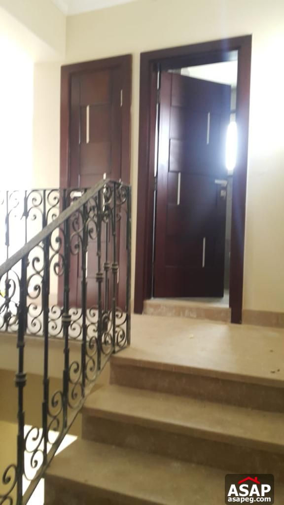 Stand Alone with Swimming Pool for Rent in Hyde Park