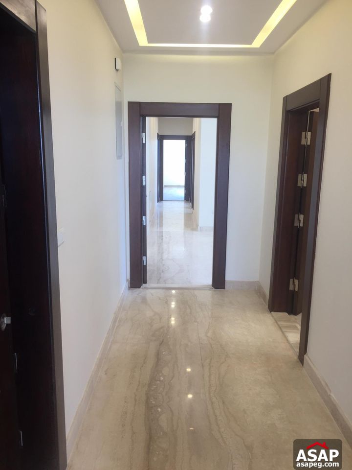 Apartment for Rent in West Golf