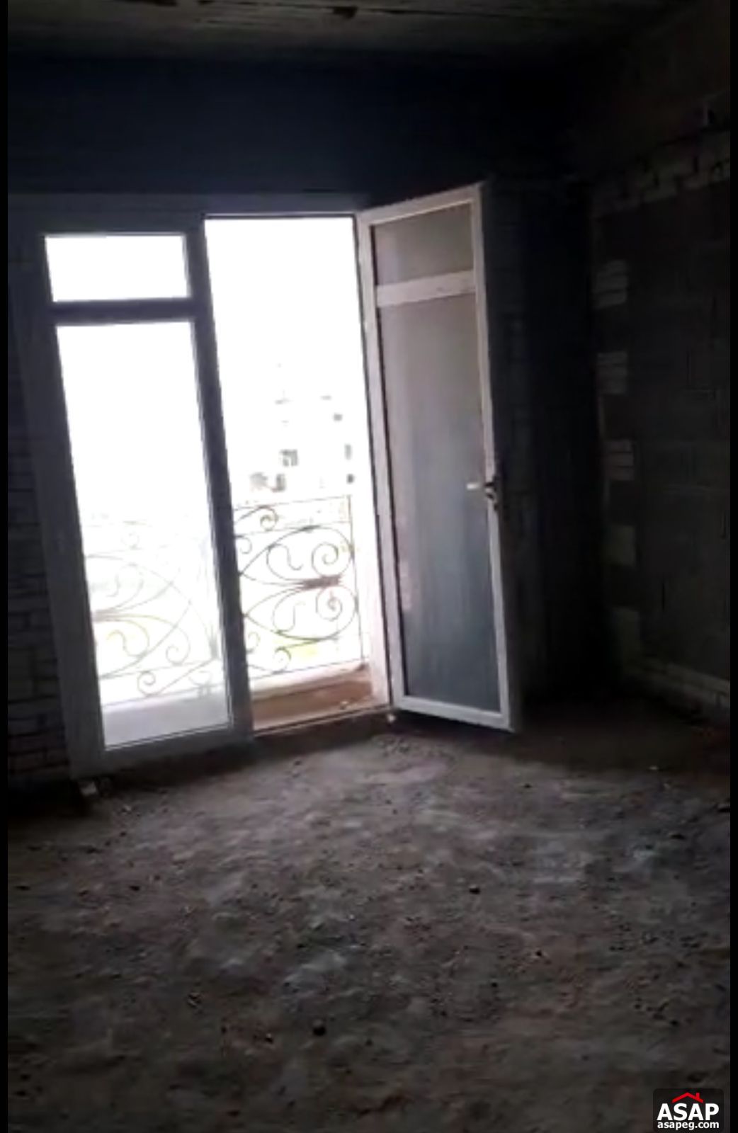 Apartment with Garden View for Sale in Hyde Park Apartment with Garden View for Sale in Hyde Park