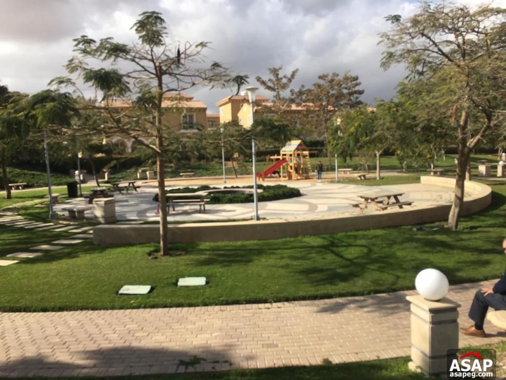 Stand Alone with Swimming Pool for Rent in Hyde Park