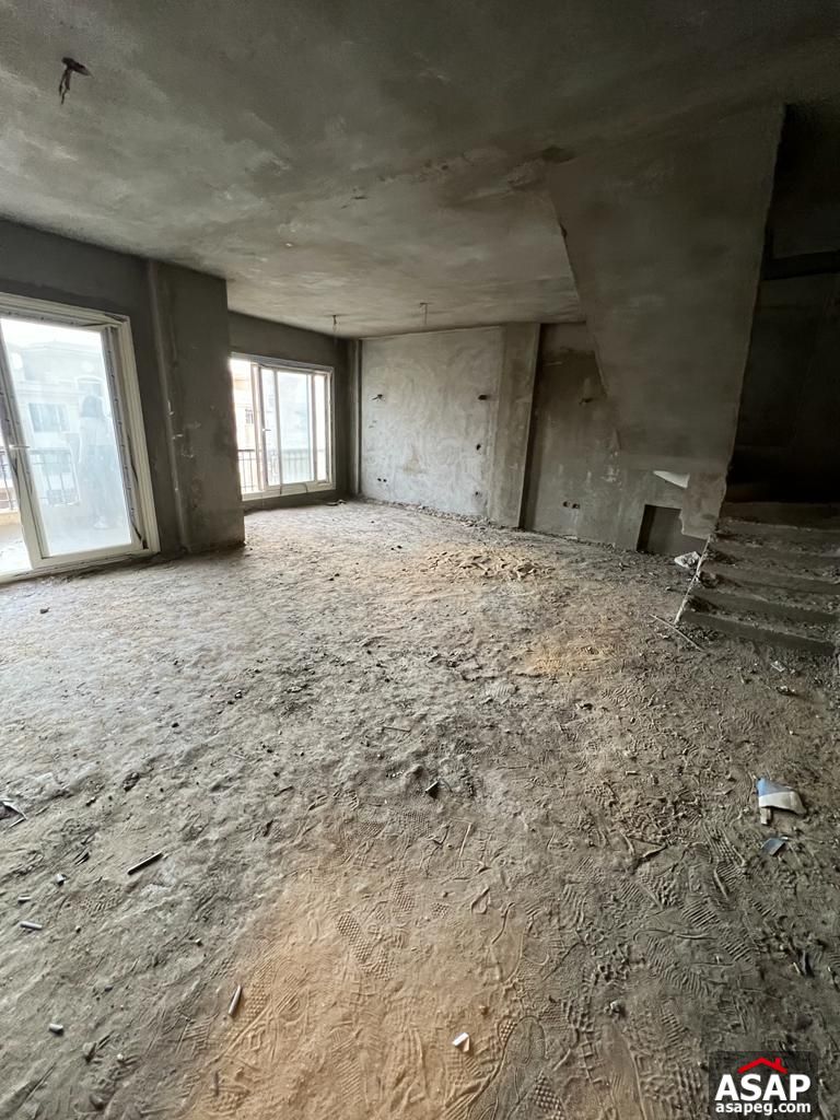 Penthouse with Lake View for Sale in Stone Residence Penthouse with Lake View for Sale in Stone Residence