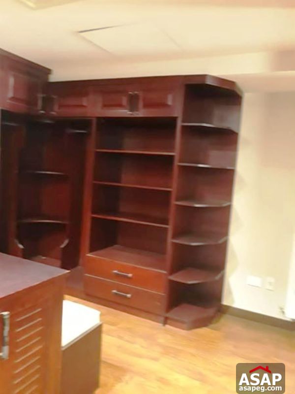 Villa with Swimming Pool in West Golf Villa with Swimming Pool in West Golf