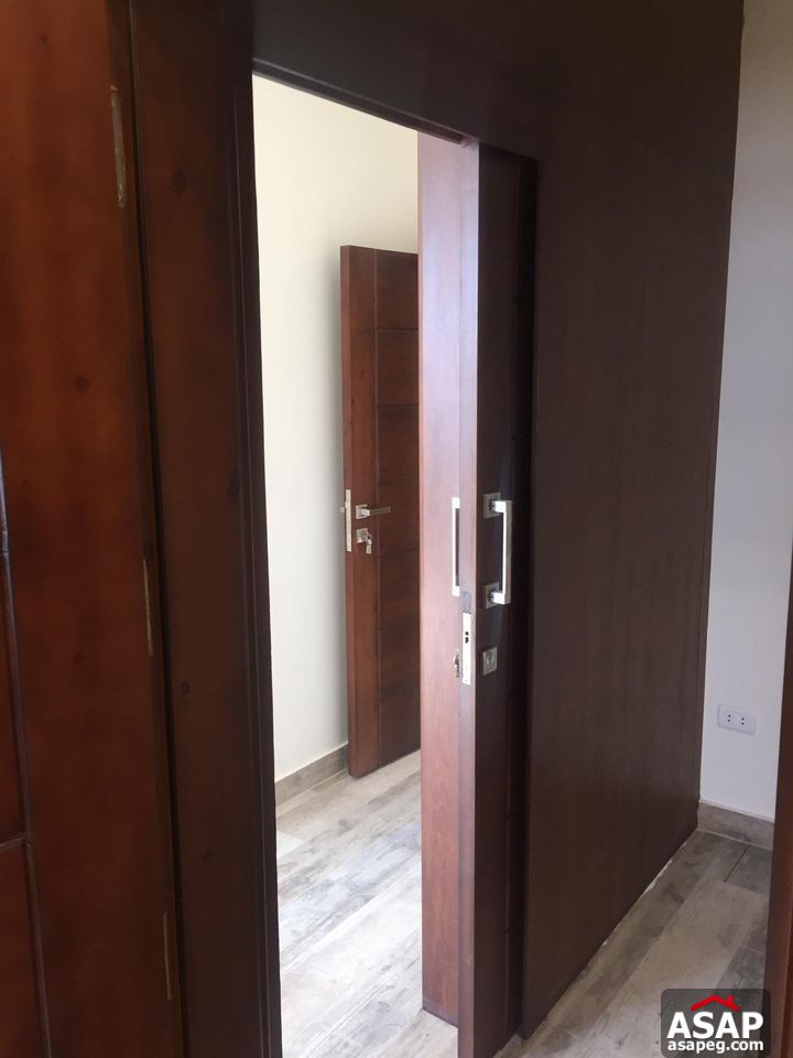 Apartment for Rent in West Golf