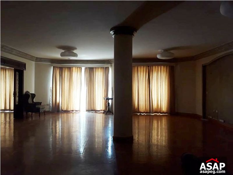 Villa with Pool for Rent in West Golf Villa with Pool for Rent in West Golf