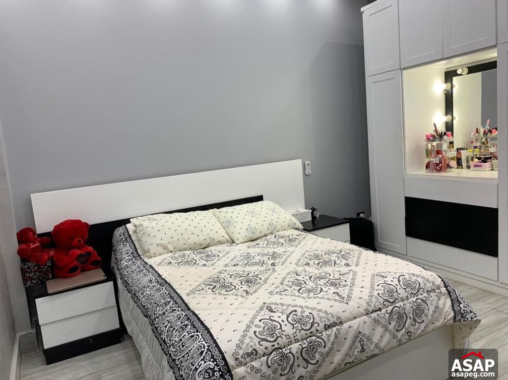 Penthouse with Roof for Sale in Galleria Moon Valley Penthouse with Roof for Sale in Galleria Moon Valley