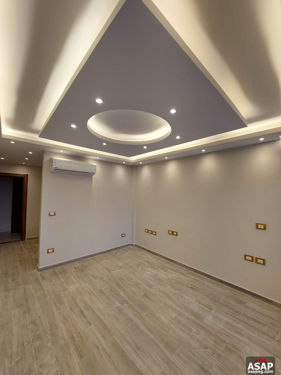 Apartment for Rent in Hyde Park Apartment for Rent in Hyde Park