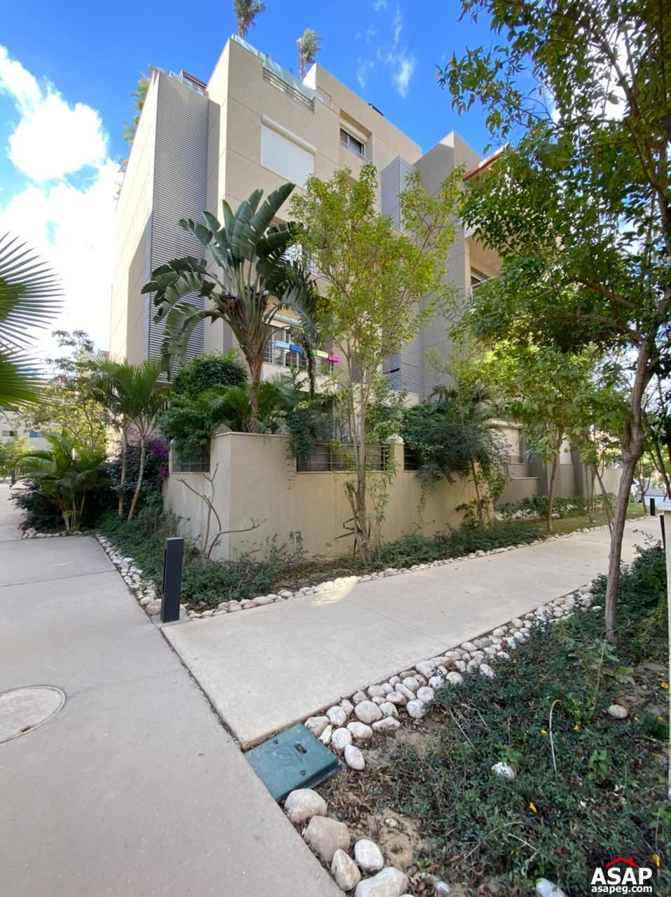 Duplex with Garden for Rent in Village Avenue Duplex with Garden for Rent in Village Avenue