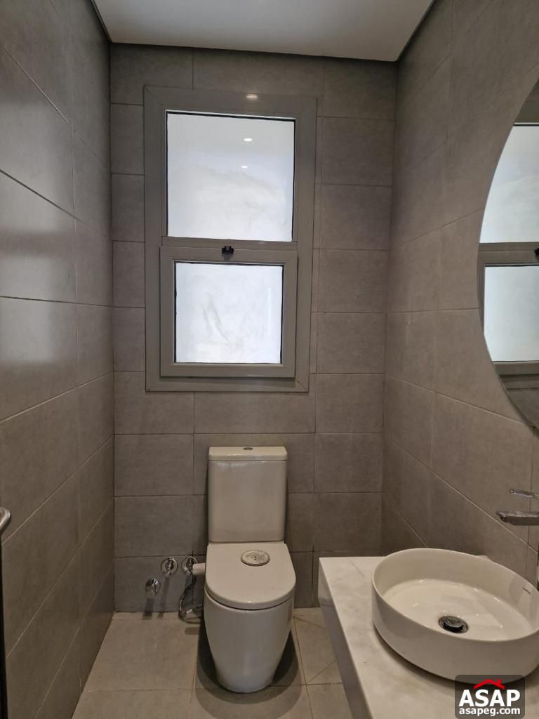 Apartment in Village Gate Palm Hills