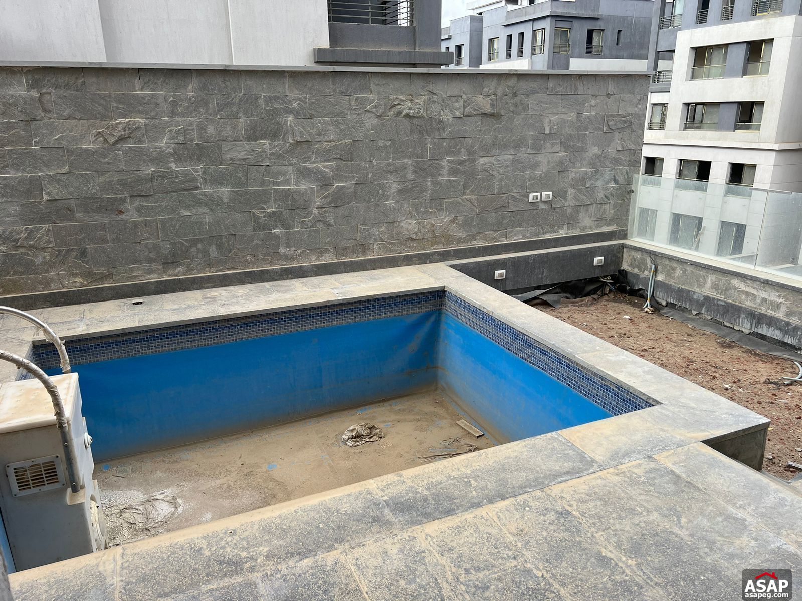 Apartment with Private Pool for Rent in Trio Gardens Apartment with Private Pool for Rent in Trio Gardens