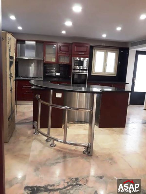 Villa with Swimming Pool in West Golf Villa with Swimming Pool in West Golf