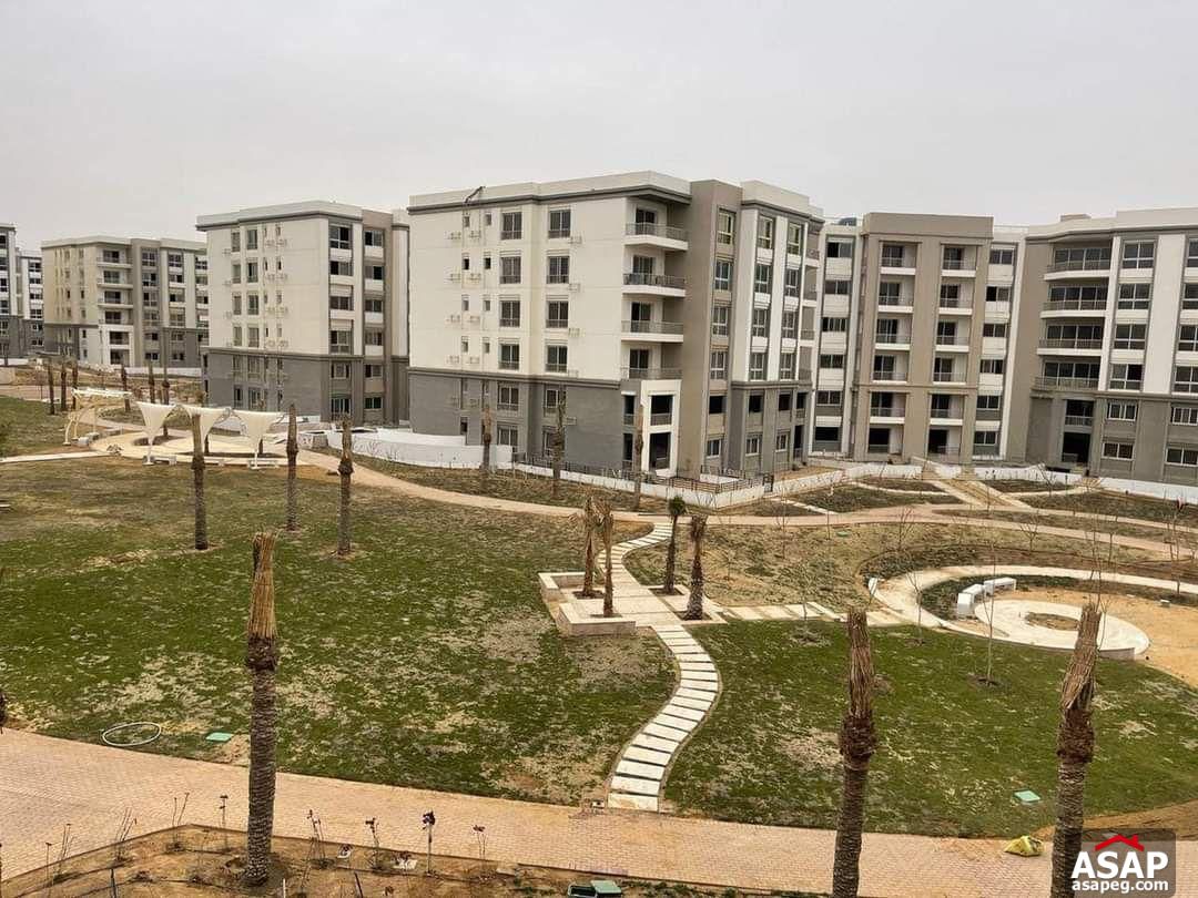 Apartment for Sale in Hyde Park Compound