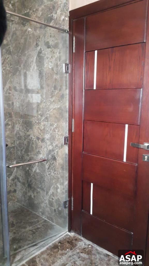 Stand Alone with Swimming Pool for Rent in Hyde Park