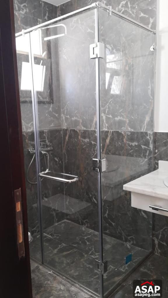 Stand Alone with Swimming Pool for Rent in Hyde Park