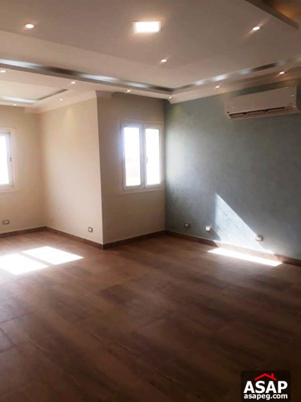 Apartment with Pool View in Mountain View Apartment with Pool View in Mountain View