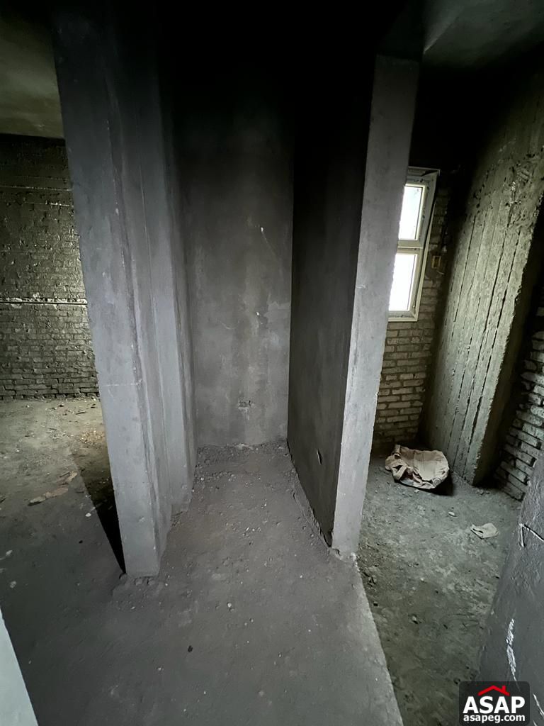 Penthouse with Lake View for Sale in Stone Residence Penthouse with Lake View for Sale in Stone Residence