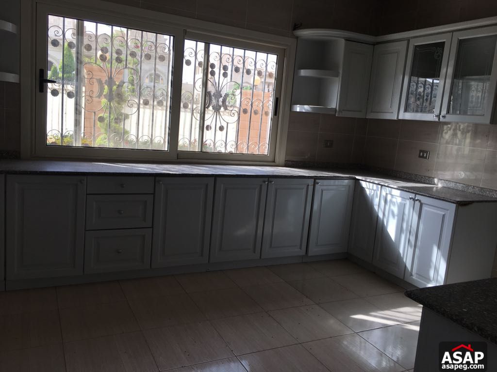 Villa with Pool for Rent in Royal City - Sheikh Zayed Villa with Pool for Rent in Royal City - Sheikh Zayed