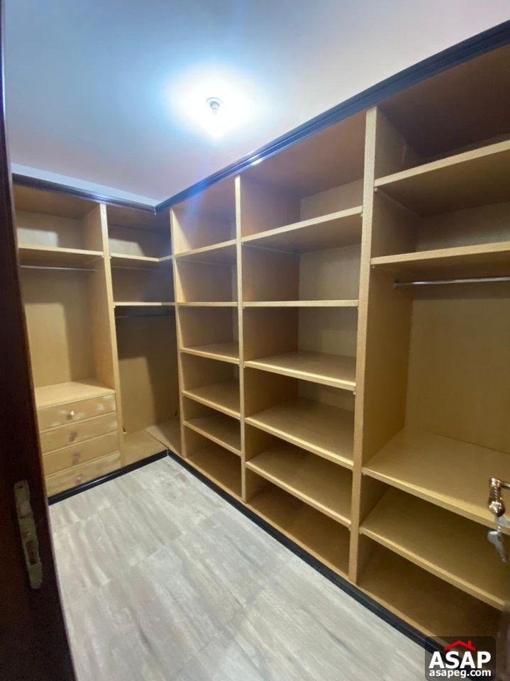 Apartment for Rent in the Square Apartment for Rent in the Square