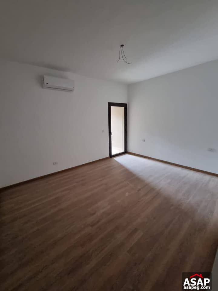 Nice Apartment with Landscape View for Rent in Fifth Square