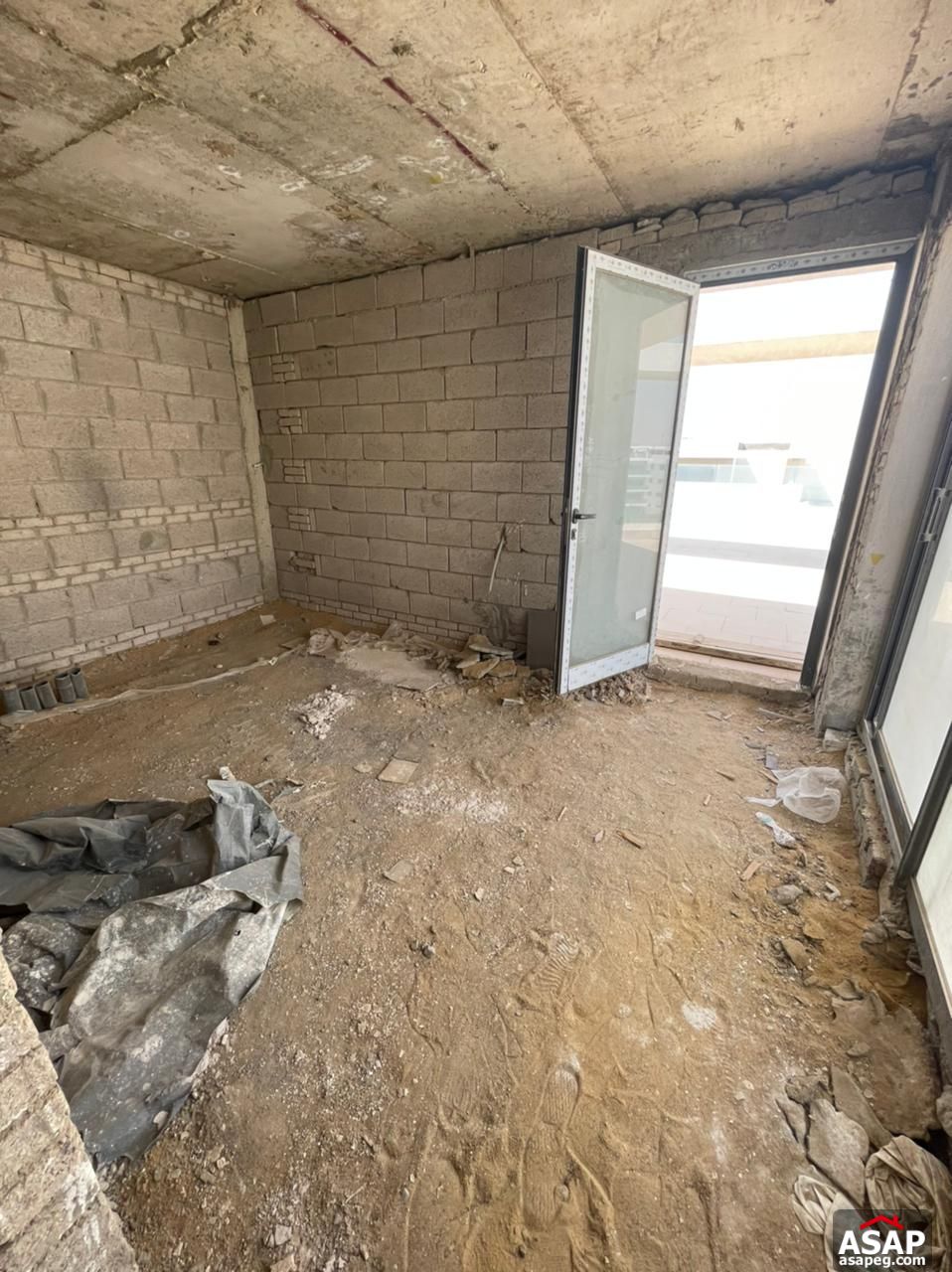 Penthouse with Pool for Sale in Lake View Residence