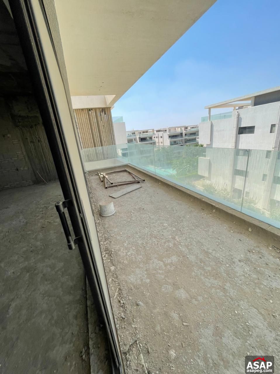 Penthouse with Pool for Sale in Lake View Residence