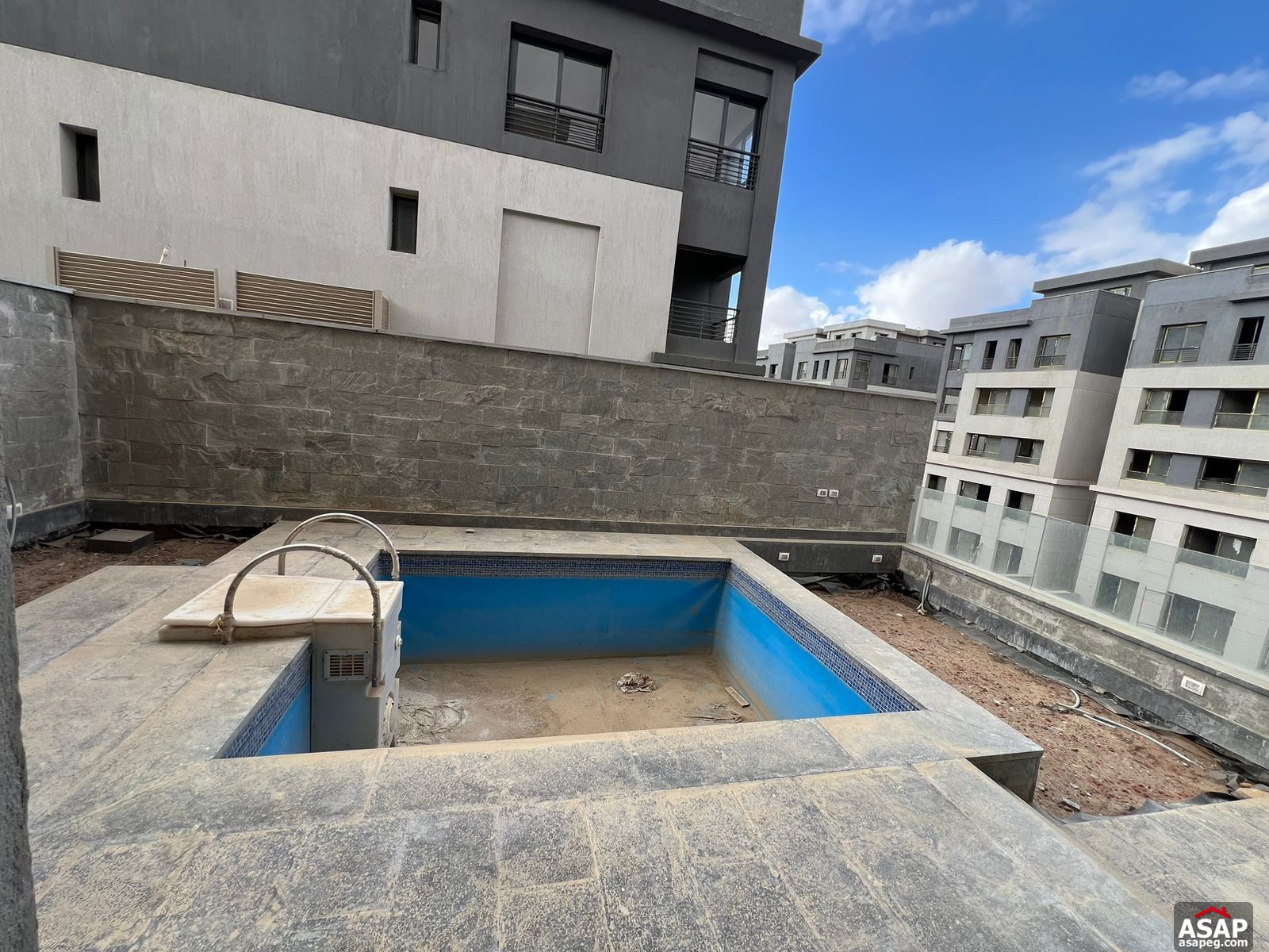 Apartment with Private Pool for Rent in Trio Gardens Apartment with Private Pool for Rent in Trio Gardens