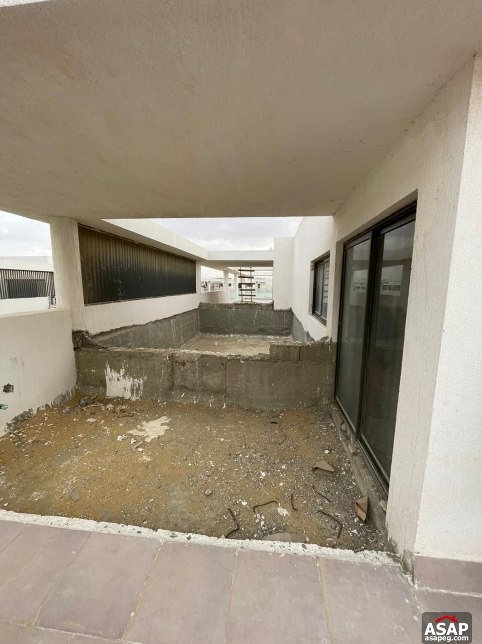 Penthouse with Lake View e for Sale in Lake View Residence