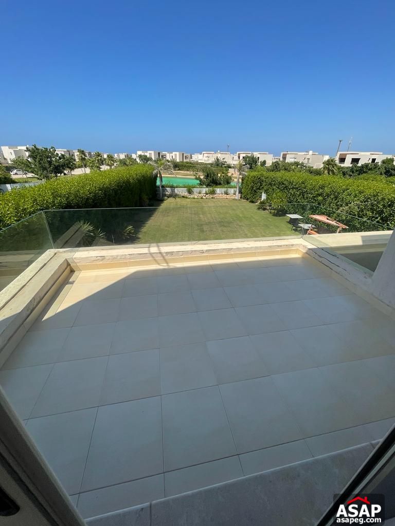 Finished Villa with Lake View for Sale in Hacienda Bay Finished Villa with Lake View for Sale in Hacienda Bay