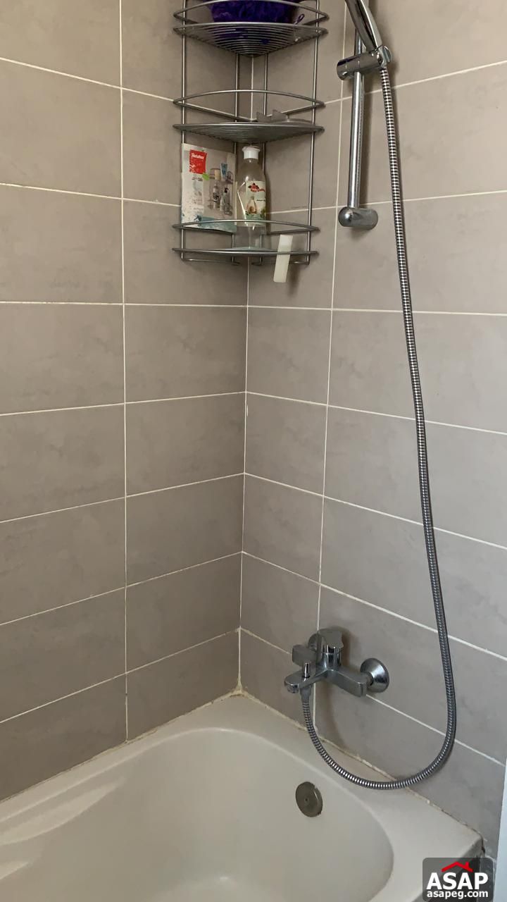 Studio with Garage for Rent in Village Gate