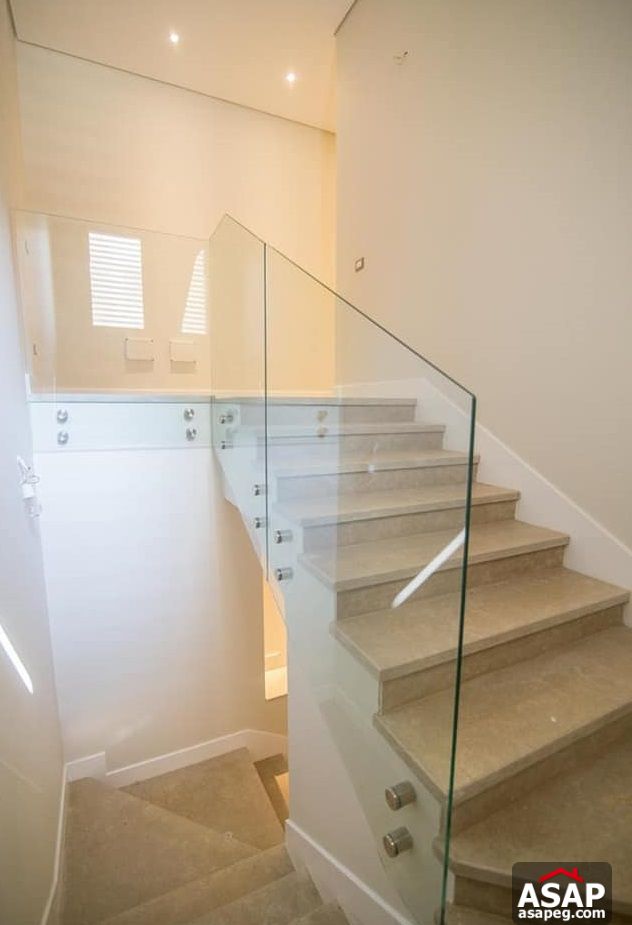 Duplex with Garden for Rent in Village Avenue Duplex with Garden for Rent in Village Avenue