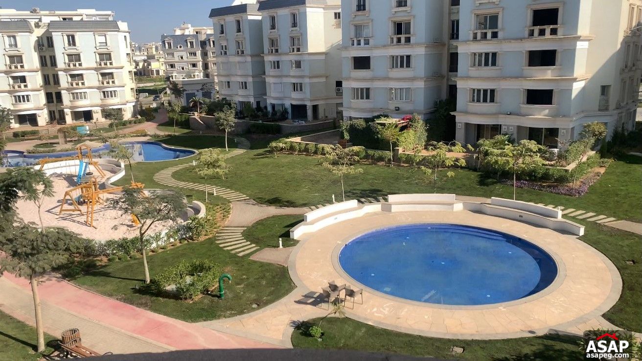 Apartment with Pool View for Sale in Mountain View Hyde Park