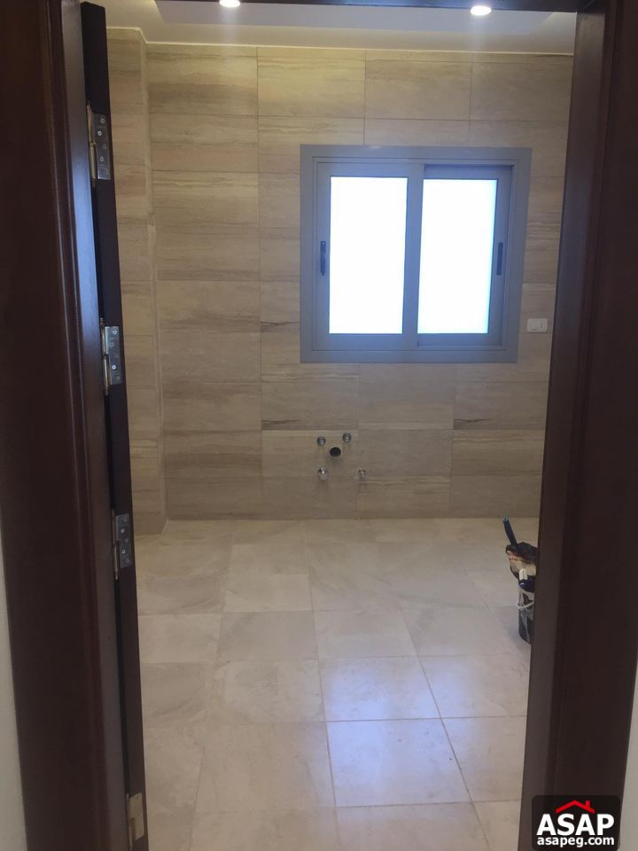 Apartment for Rent in West Golf