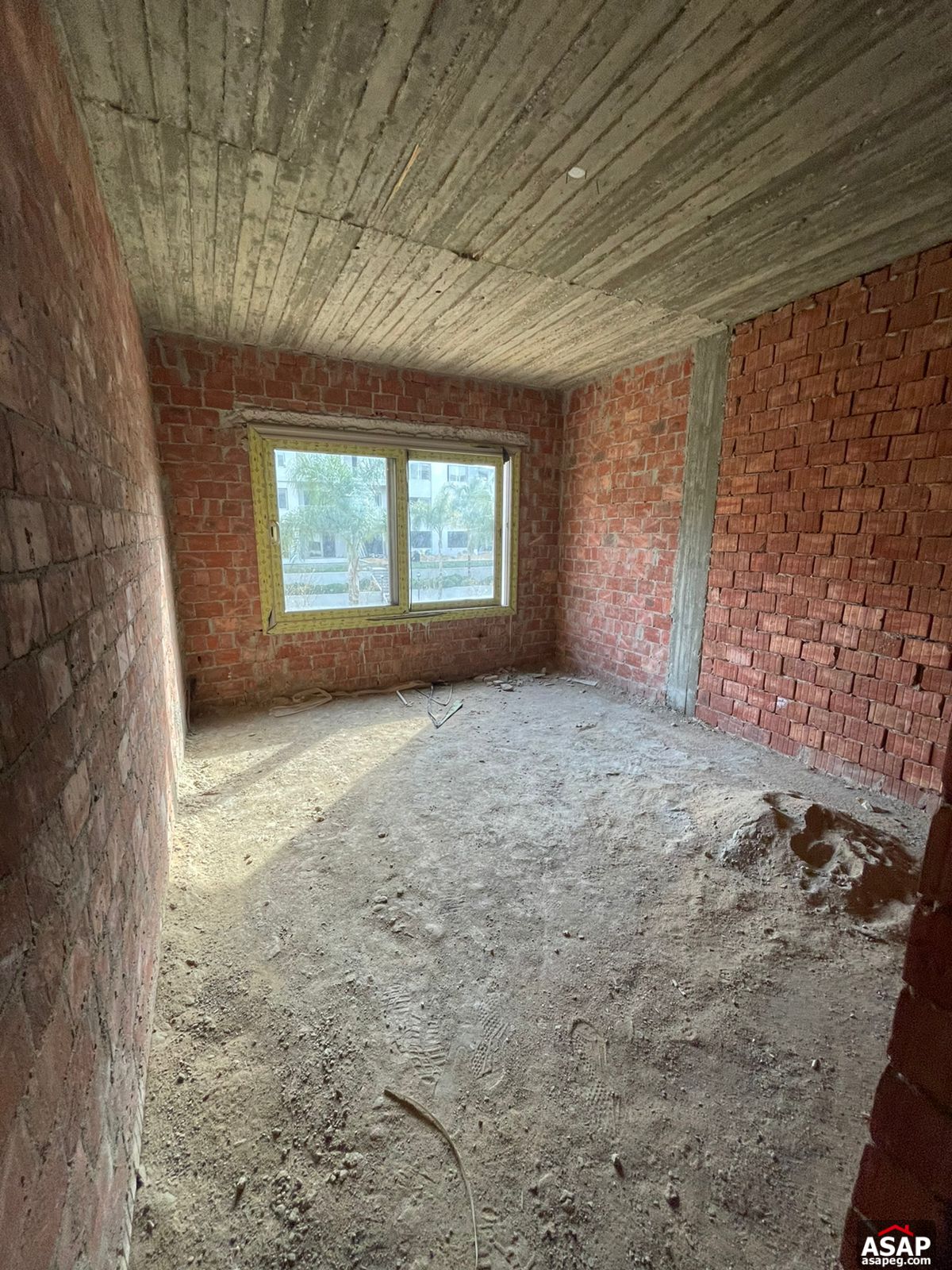 Apartment with Lake View for Sale in Galleria Moon Valley Apartment with Lake View for Sale in Galleria Moon Valley