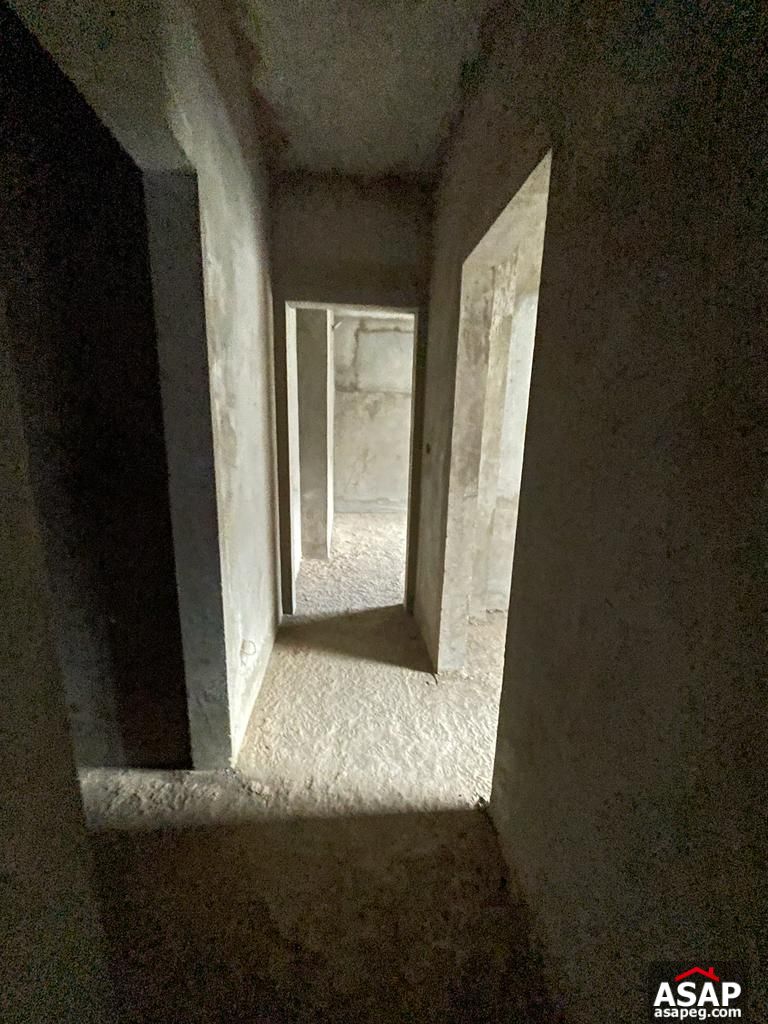 Apartment with Garden View for Sale in Eastown Apartment with Garden View for Sale in Eastown